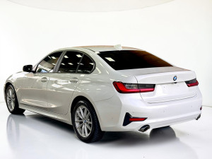 BWM 320i xDrive Sedan foto 3