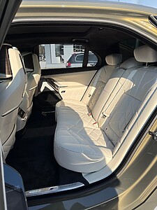 BMW M760e xDrive Sedan foto 11