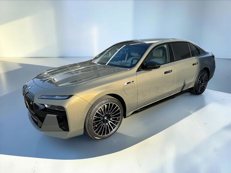 BMW M760e xDrive Sedan