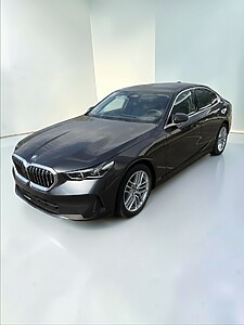 BMW 550e xDrive Sedan foto 1
