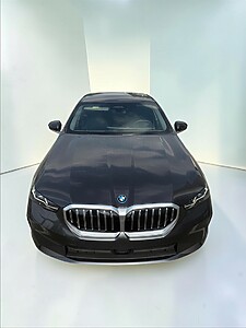 BMW 550e xDrive Sedan foto 2