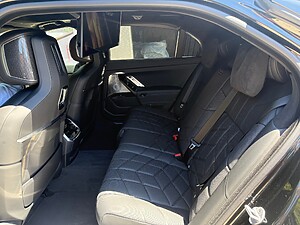 BMW M760e xDrive Sedan foto 9