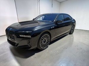 BMW M760e xDrive Sedan foto 1