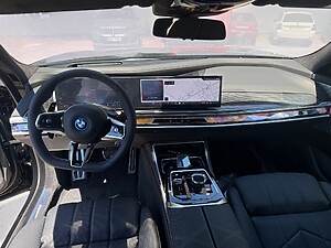 BMW M760e xDrive Sedan foto 7