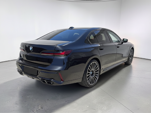 BMW M760e xDrive Sedan foto 4