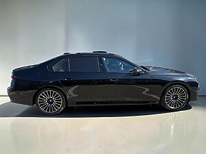 BMW 740d xDrive Sedan foto 3