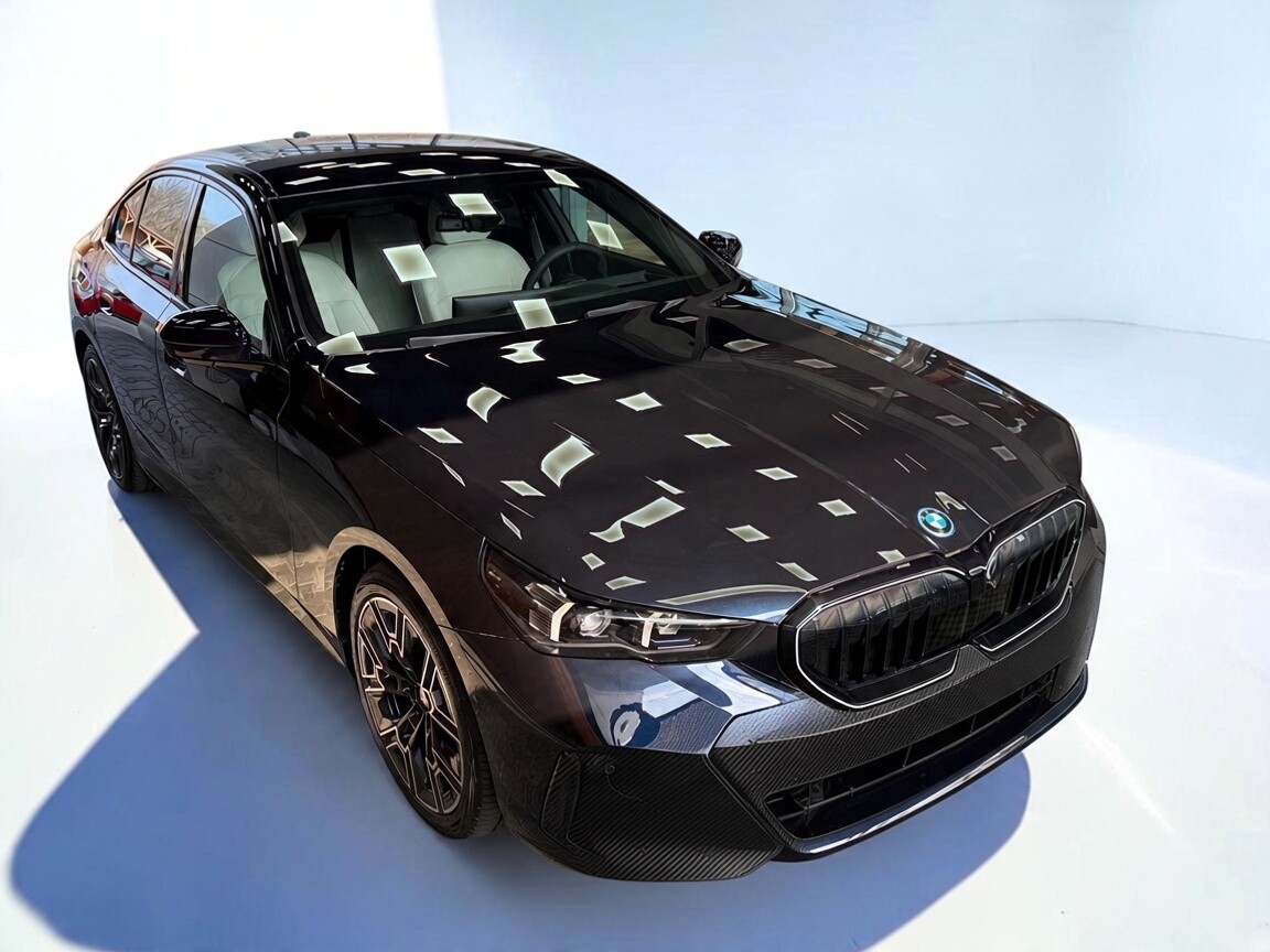 BMW 550e xDrive Sedan foto 3