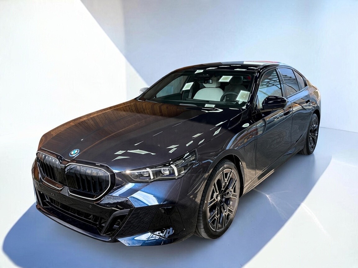 BMW 550e xDrive Sedan foto 1
