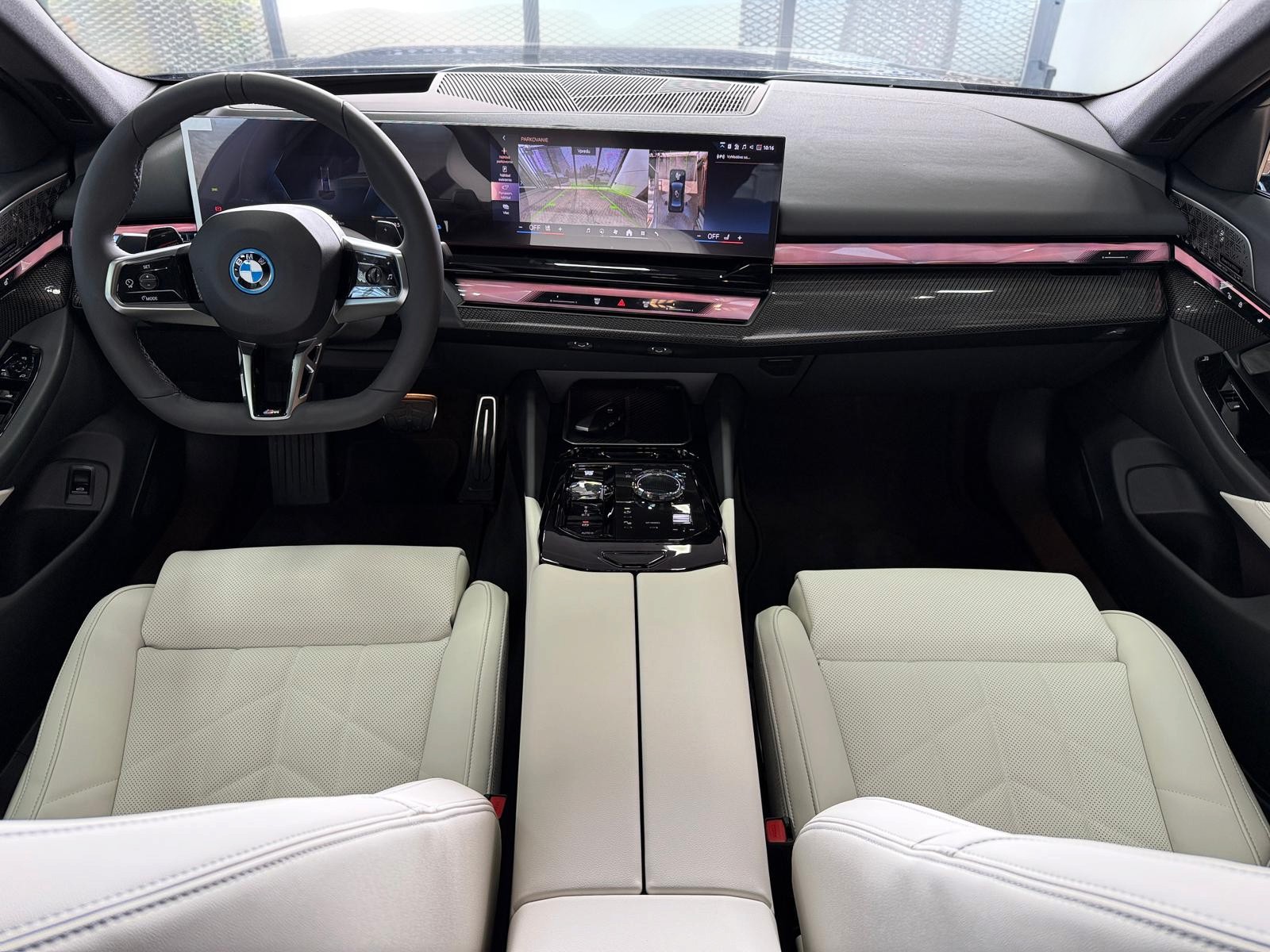 BMW 550e xDrive Sedan foto 6